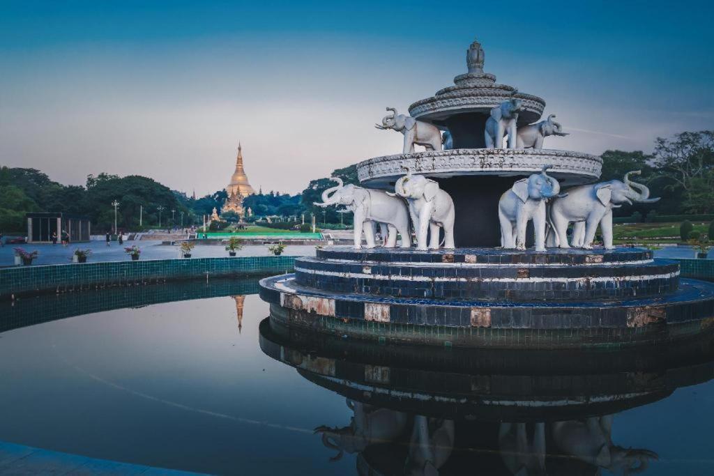 Royal Khattar Hotel Yangon Exterior foto