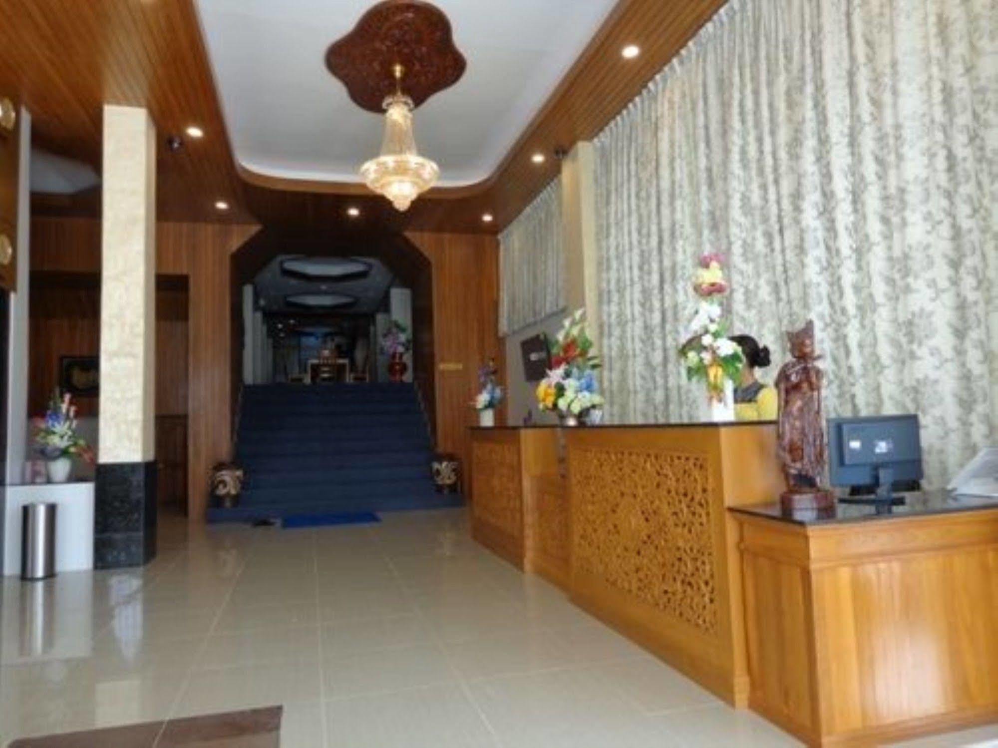 Royal Khattar Hotel Yangon Exterior foto